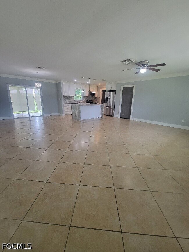 Building Photo - 203 Redcliff Ave