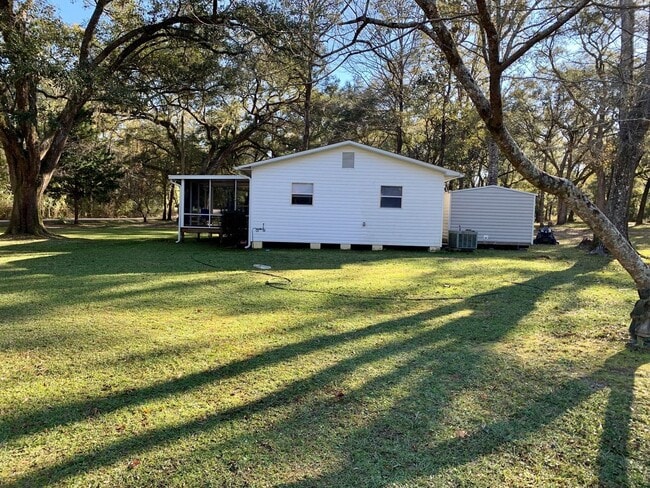 Building Photo - 2BR/1BA home available for rent on beautifully wooded lot in Vernon!