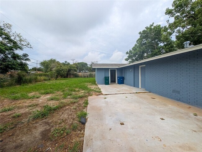 Building Photo - 3153 Baybrook Dr