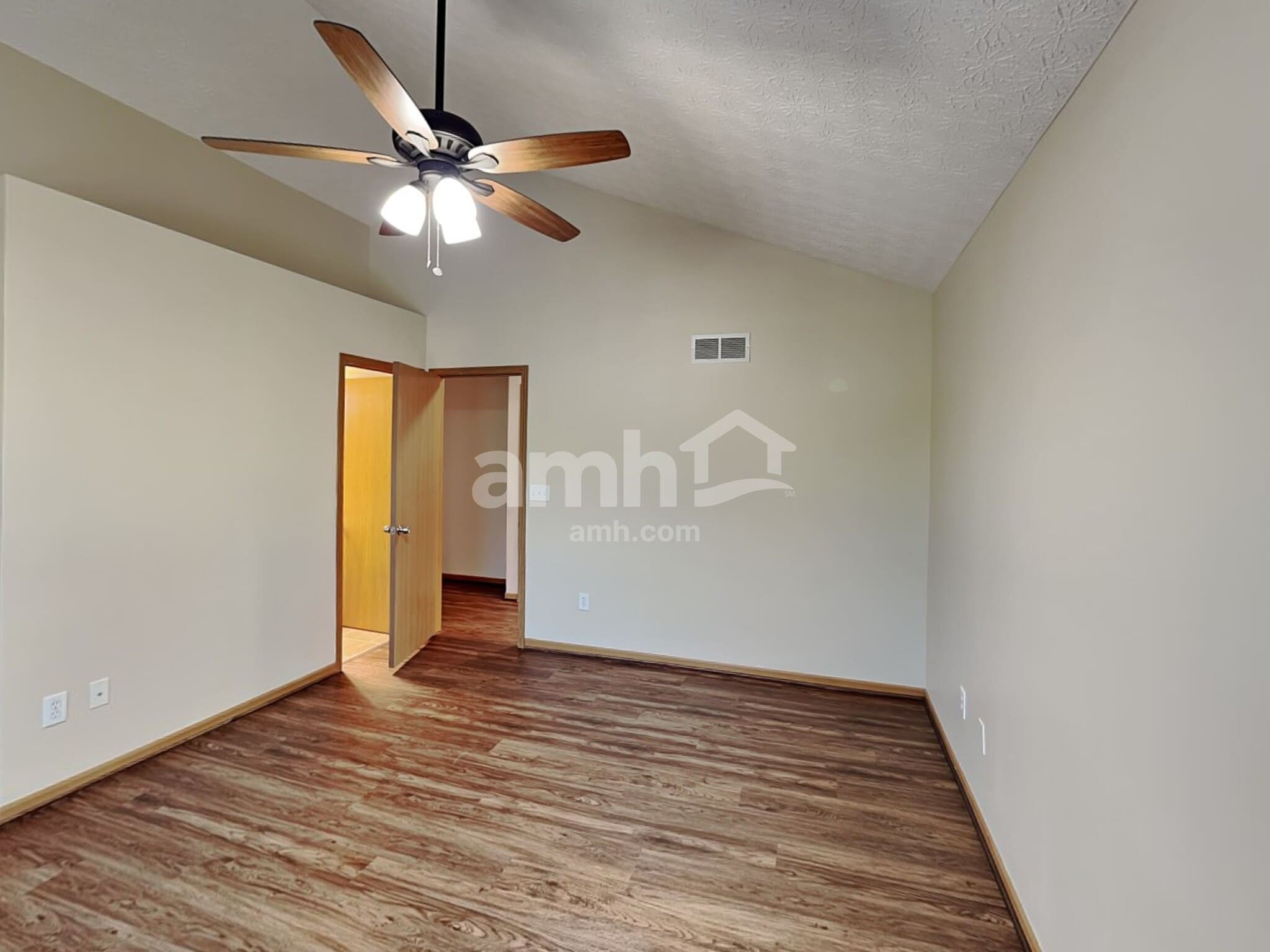 Building Photo - 378 Wheatfield Dr