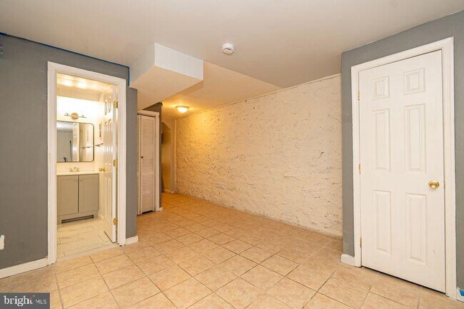 Primary Photo - 307 E 25th St