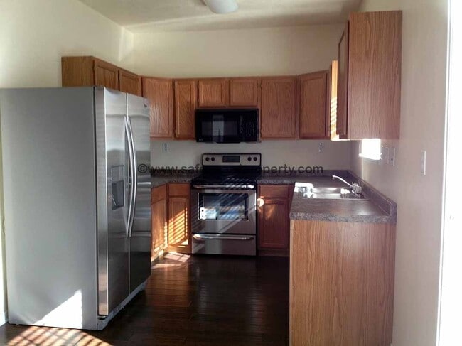 Building Photo - Spacious 3-Bedroom Townhome in Gated Draper Community