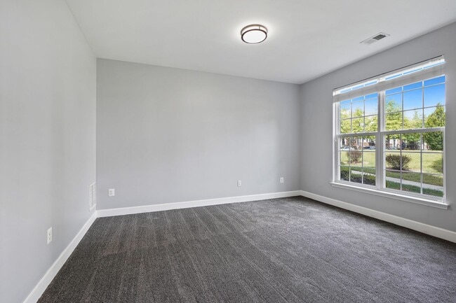 Building Photo - 3 BEDROOM, 4 BATHROOM TOWNHOME AVAILABLE MARCH 15th SUMMERFIELD RESIDENCES AT VICTORY PROMENADE!