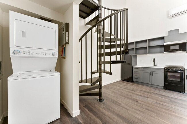 Interior Photo - 2828 Howard Ave