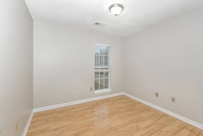 Building Photo - 5850 Waverly Dr