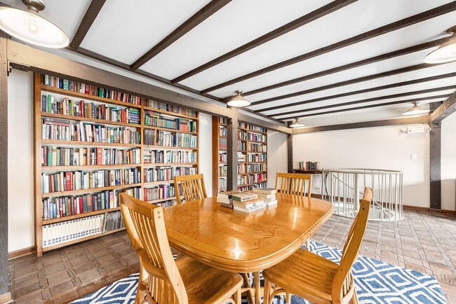 Building Photo - Spacious 1 bedroom home in the heart of Ca...