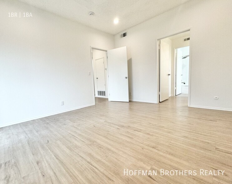 Building Photo - 12235 Magnolia Blvd