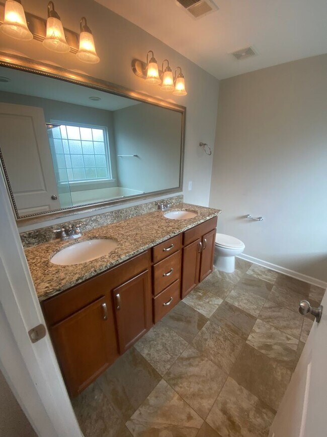 Building Photo - 4 Bedrooms 2.5 Baths in Richmond Hill, Available in 8/10/26!! Located in the sought-after Buckhea...