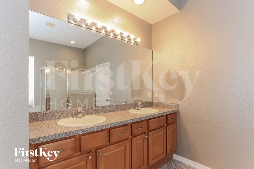 Building Photo - 2620 Wood Pointe Dr