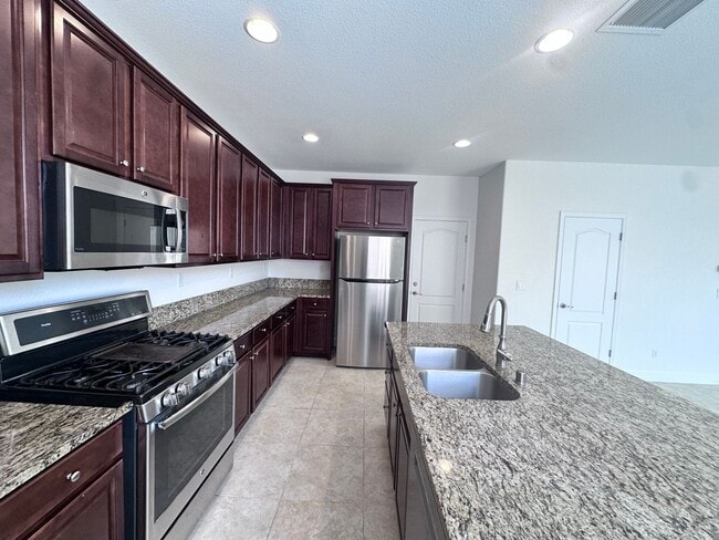 Building Photo - 10735 Ridgebrook Dr