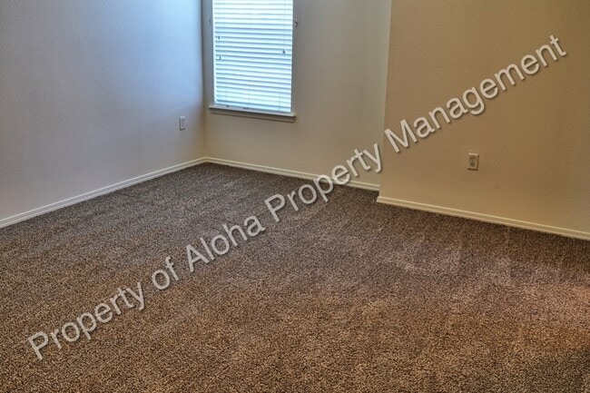 Building Photo - 1037 W Pine Ave