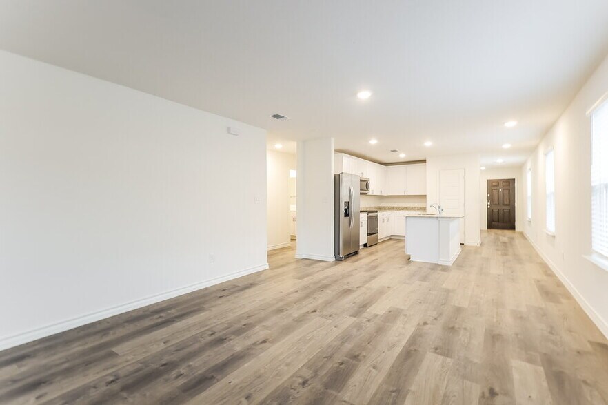 Building Photo - 10315 Monte Carmel Pl