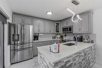 Building Photo - 1017 10th Way