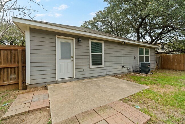 Building Photo - Charming 3-Bedroom Home in Carriage Hills ...