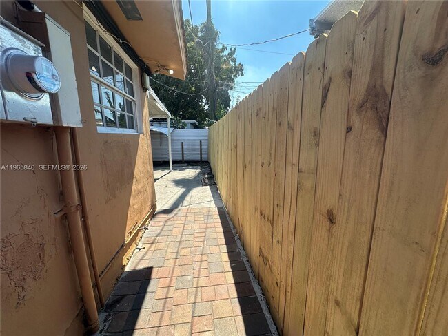 Building Photo - 666 W 17th St