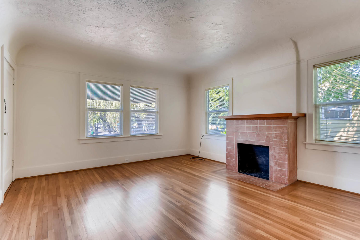 Building Photo - 5134 SE Hawthorne Blvd