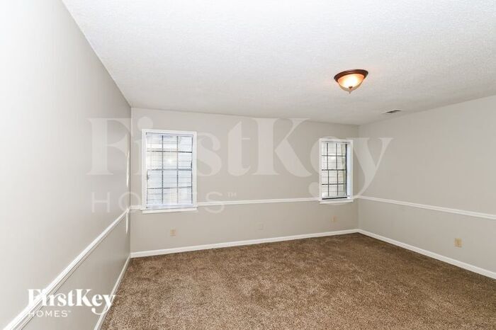 Building Photo - 1053 Boones Hollow Dr