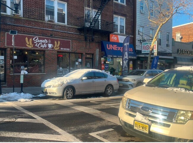 Building Photo - 417 19th St