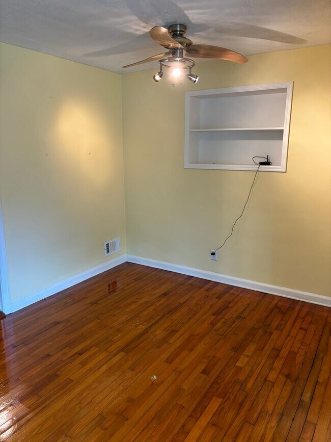 Building Photo - Welcome to this 1,692 sq ft Columbus, GA home offering 3 bedrooms and 1.5 bathrooms