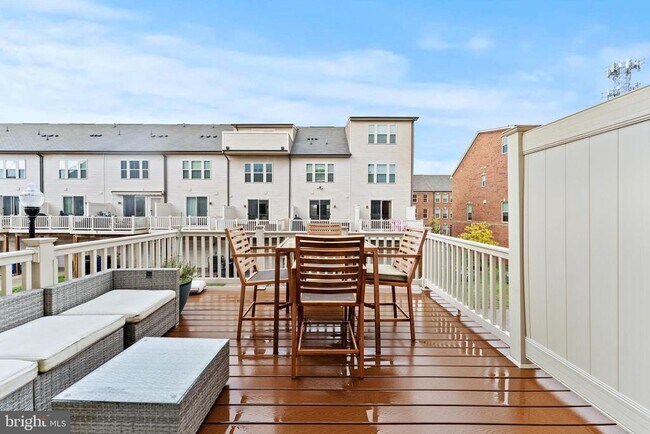 Building Photo - 224 S Newkirk St