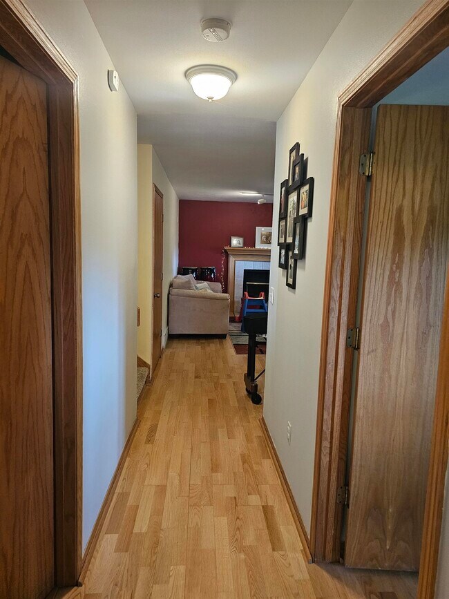 Building Photo - 862 Sky Ridge Dr