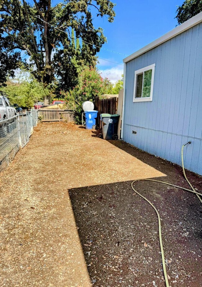 Building Photo - 3776 Laddell Ave