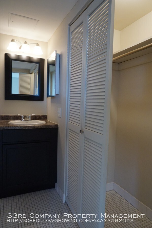 Building Photo - 207 5th Ave SW