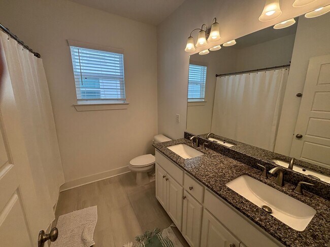 Building Photo - 1117 Briar Gate