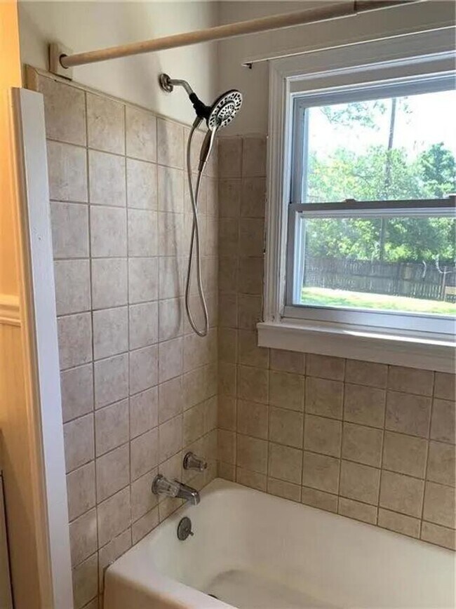 Building Photo - 3 Bedroom 1 Bathroom House in Mobile- FIRST MONTH RENT HALF OFF!!!