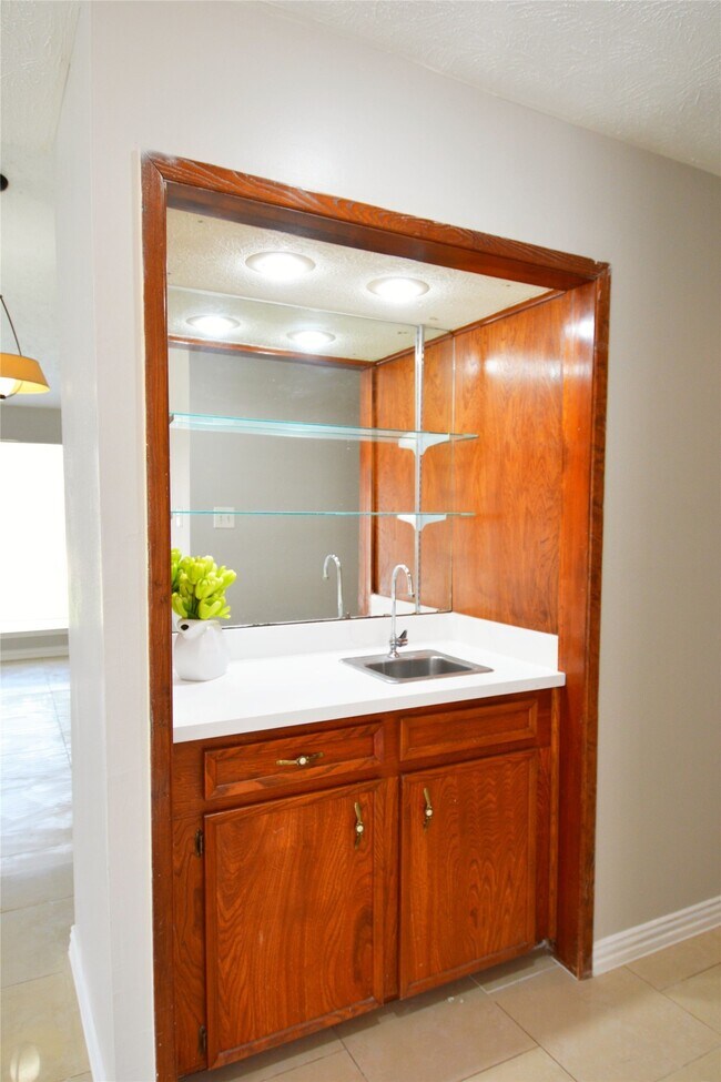 Building Photo - 10127 Sagegate Dr