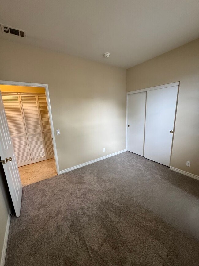 Building Photo - Beautiful 2 Bedroom/2 Bathroom + Bonus Room in Gated Community