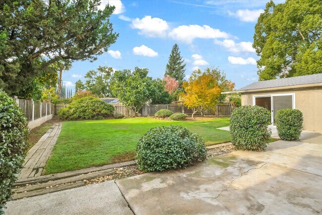 Building Photo - 8254 Mediterranean Way