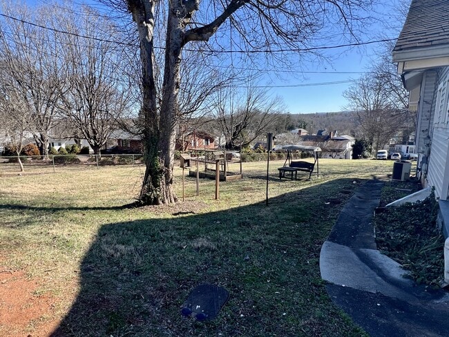 Building Photo - 201 E Cowles St