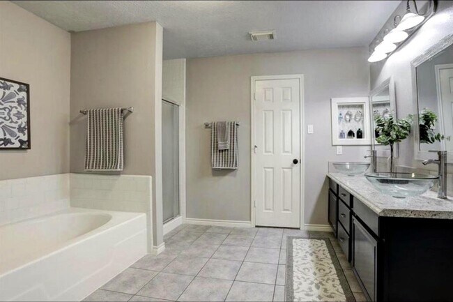 Building Photo - 4508 Stonebridge Dr