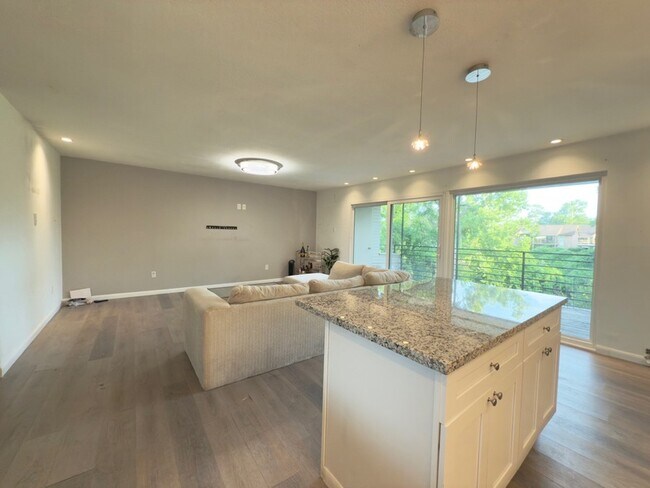 Building Photo - 8211 Katy Fwy