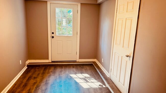 Building Photo - 609 Oxford St