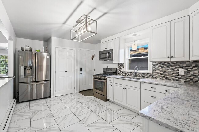 Building Photo - 290 RANDOLPH Ave