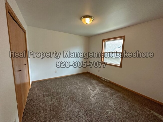 Building Photo - Spacious 5-Bedroom, 2-Bathroom House for Rent