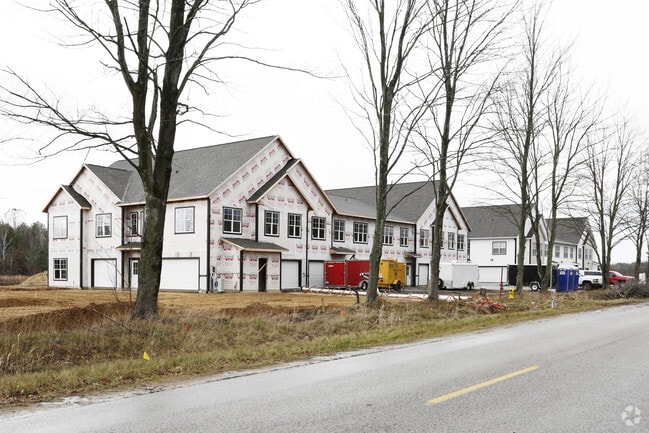 Building Photo - Platinum Pines
