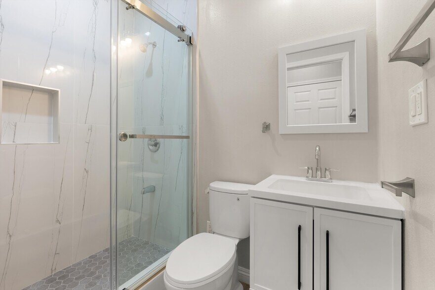 Building Photo - 10508 Mattock Ave