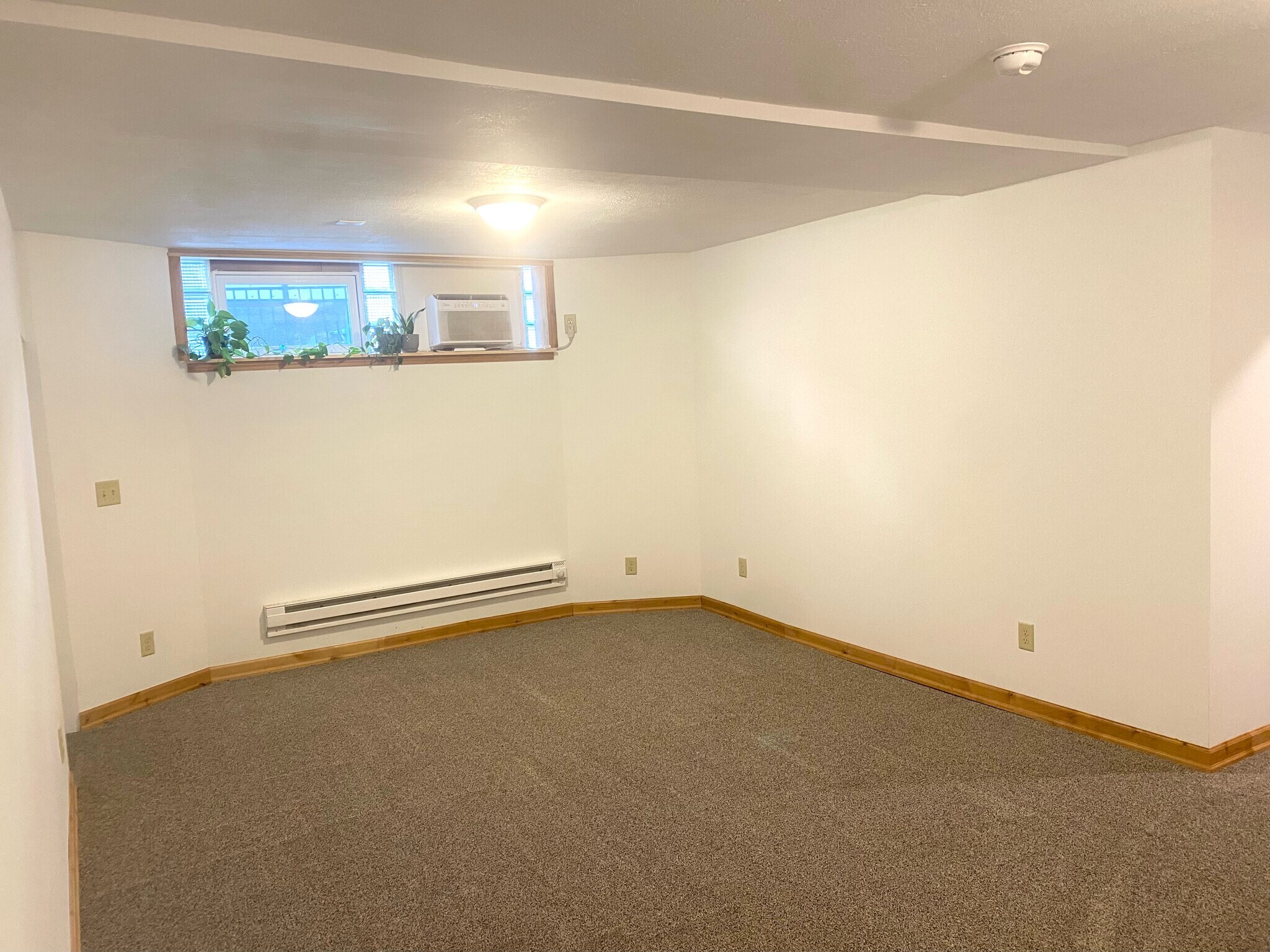 Living room - 3260 Starr St
