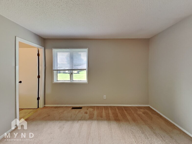 Building Photo - 1140 W Lindberg St