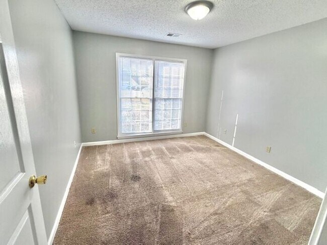 Building Photo - Cordova- 4 Bedroom 2 Bath Home-Spacious, Convenient Location