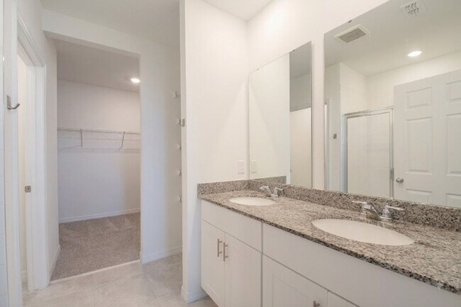 Building Photo - 3181 Viceroy Ct
