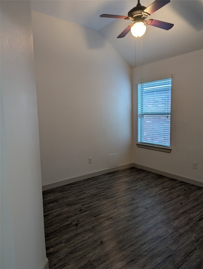 Building Photo - 3651 Raintree Village Dr