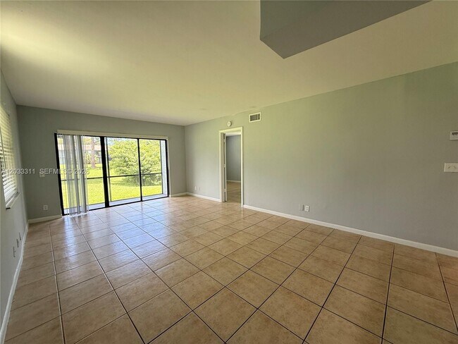 Building Photo - 4885 Arjaro Dr