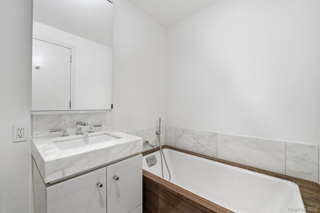 Building Photo - 460 W 42nd St