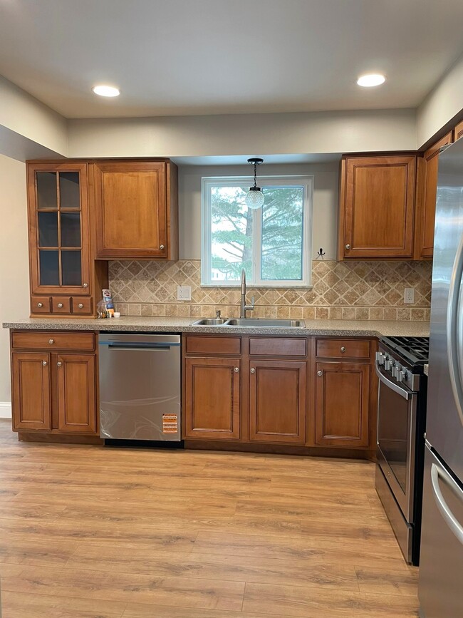 Building Photo - 2568 Sun Terrace Dr