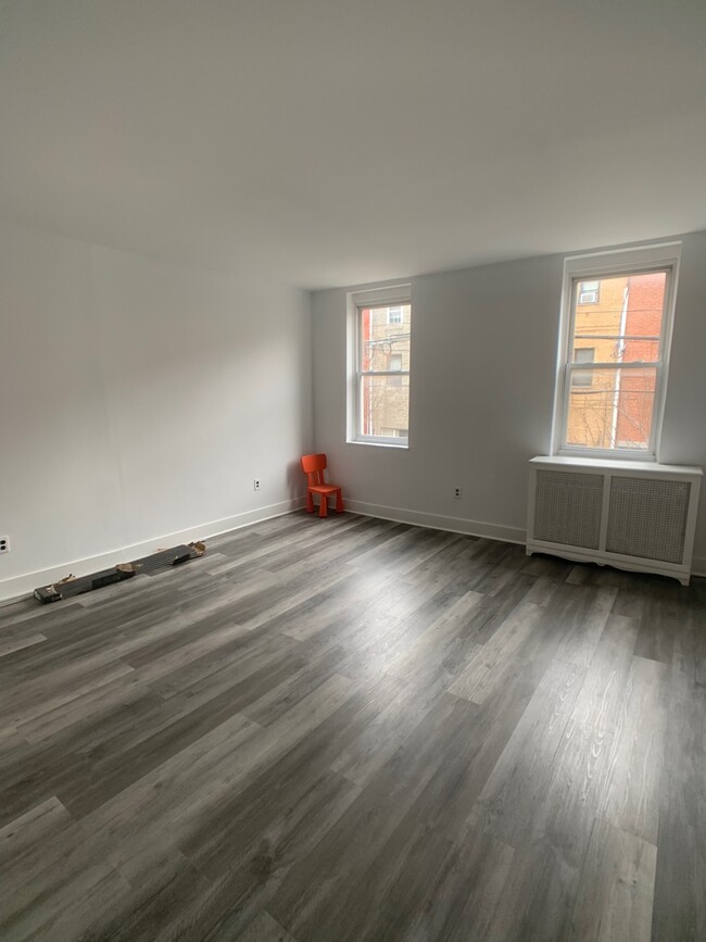 Building Photo - 809 S 10th St