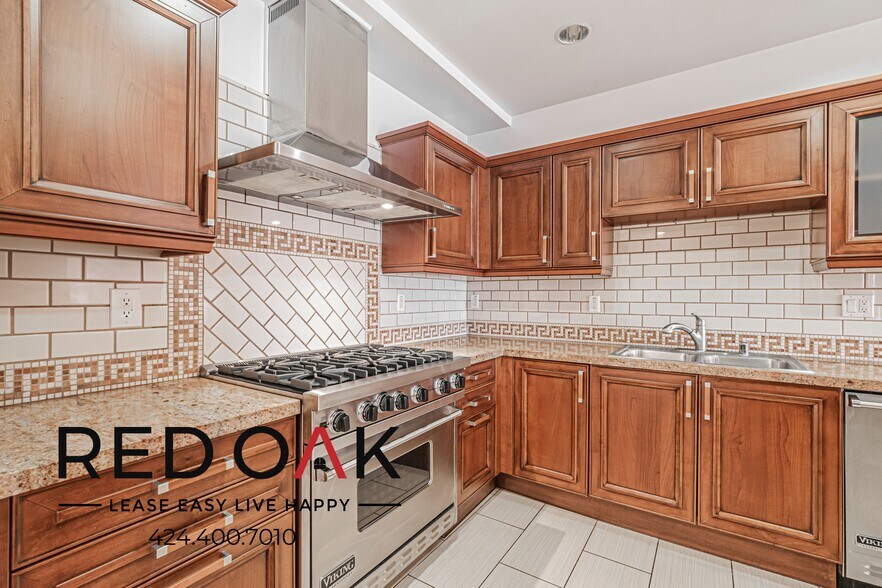 Building Photo - 11848 Kiowa Ave